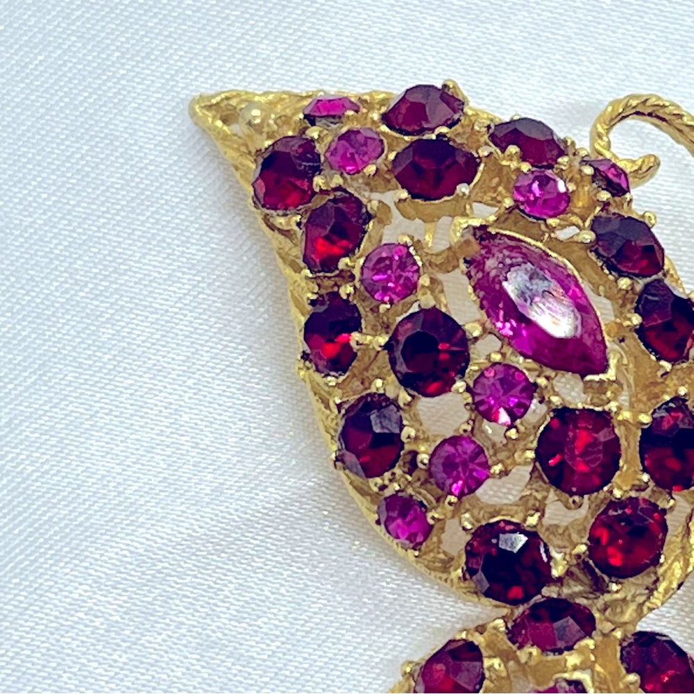 Large Gold Tone Fuchsia and Ruby Rhinestone Butterfly Brooch Pin VTG - Picture 2 of 10